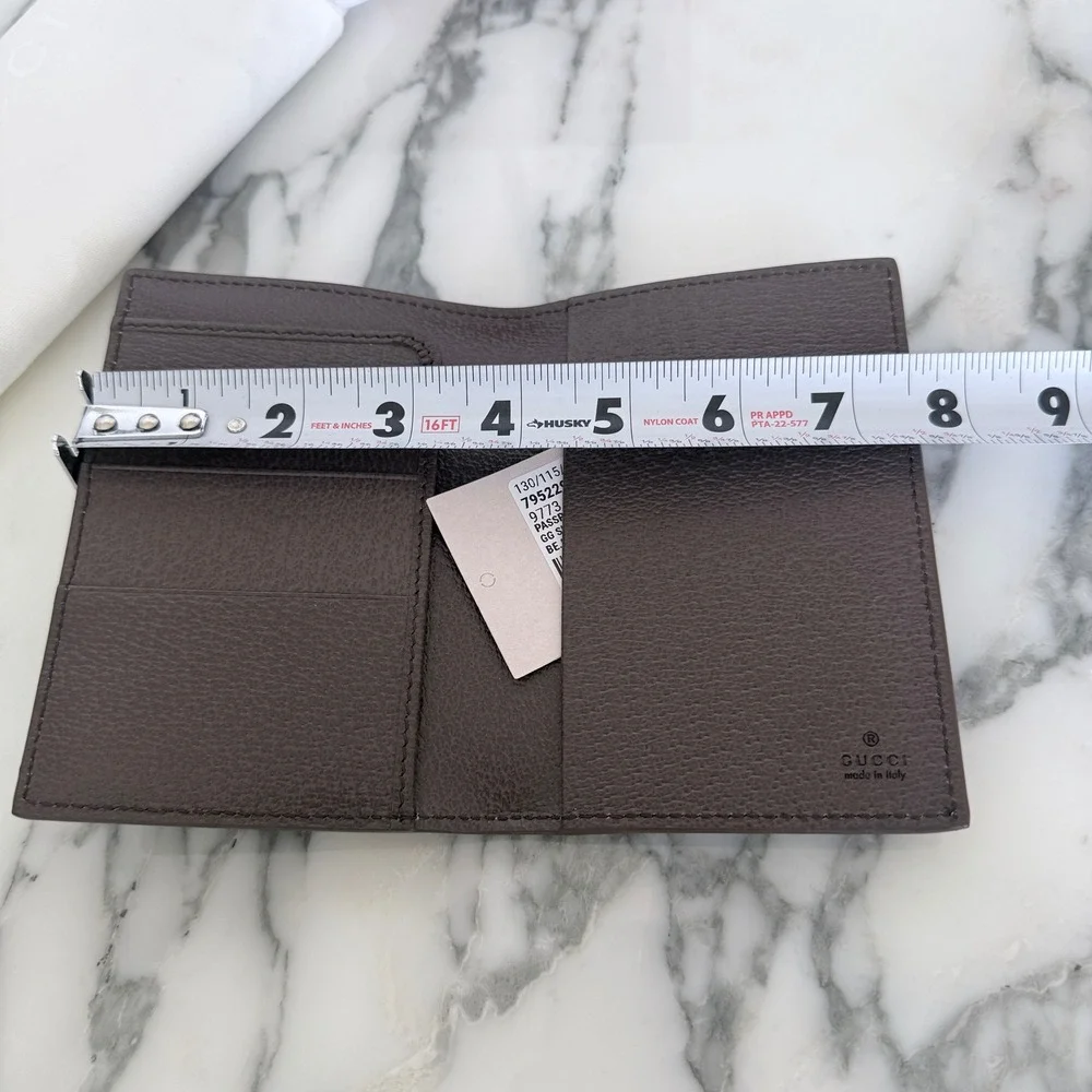 Gucci GG Supreme Canvas Bifold Passport Case Wallet Brown 795229